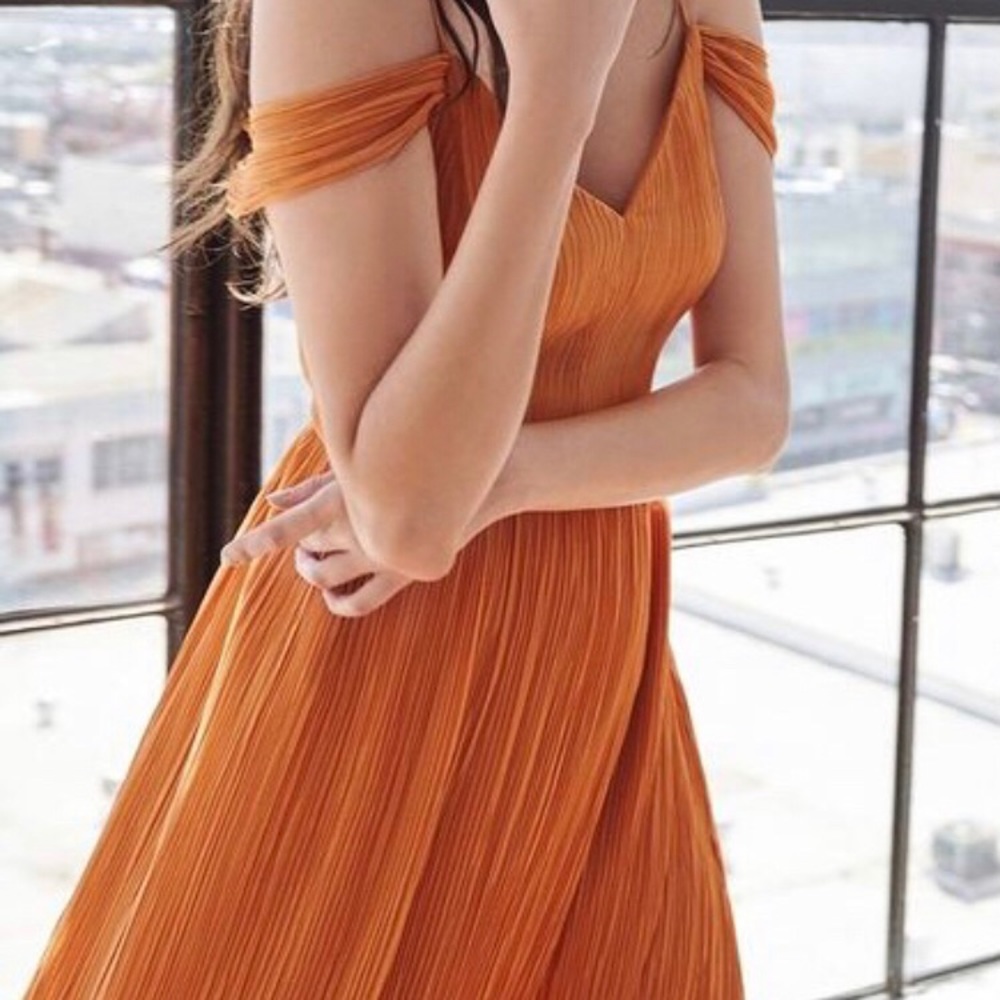 Beautiful orange spaghetti strap/off-the-shoulder midi dress